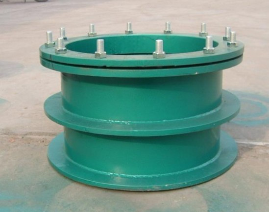 良好柔性<a href=http://www.myfavoritecigar.com target=_blank class=infotextkey>防水套管</a>供貨現(xiàn)場(chǎng)